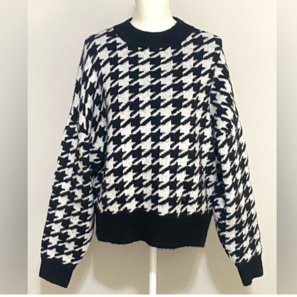 H&M Houndstooth Sweater